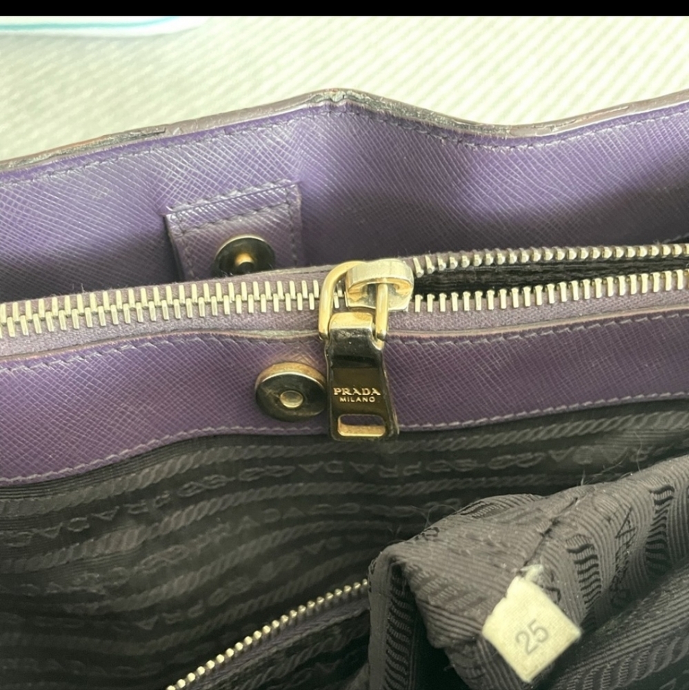 😁😁GIFTED😁😁 Designer PRADA SAFFIANO Leather Lux Tote - Picture 12 of 13